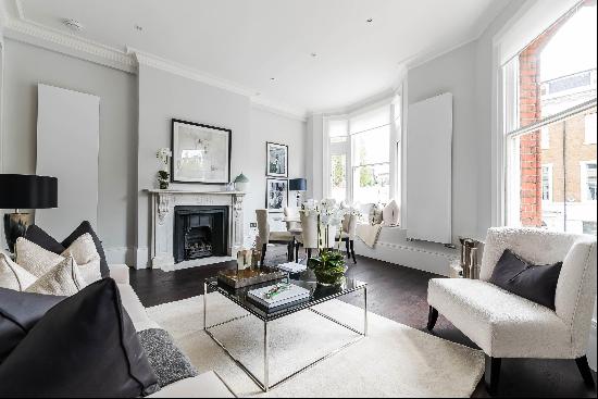 Elegant Two-Bedroom Apartment in Roland Mansions, South Kensington SW7