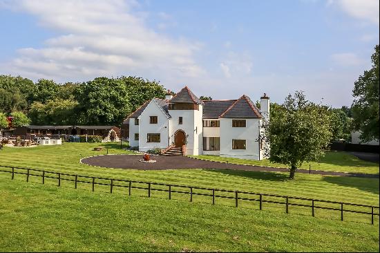 Fabulous and recently refurbished family house with detached guest cottage and further out