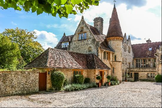 A wing of a magnificent Grade II listed house dated back to 1861.