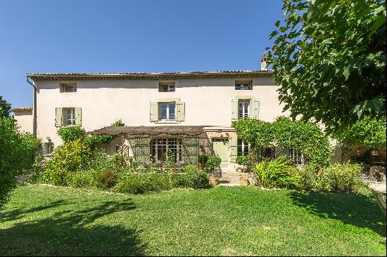 An authentic 19th-century farmhouse for sale near L'Isle-sur-la-Sorgue.