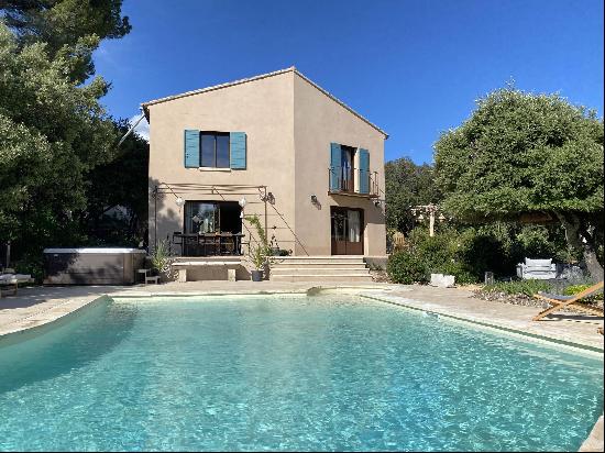 Exceptional four bedroom villa for sale in Bedoin.