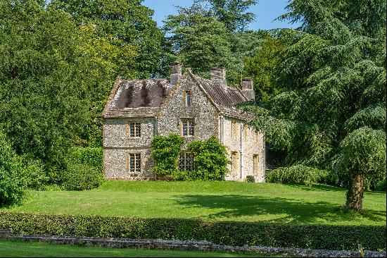 A beautiful 4-bedroom Dower house with additional Old Sunday School House and Coach House 