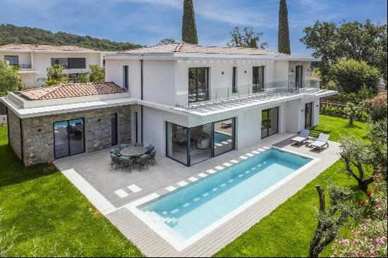 Contemporary Villa near International school in Mougins.