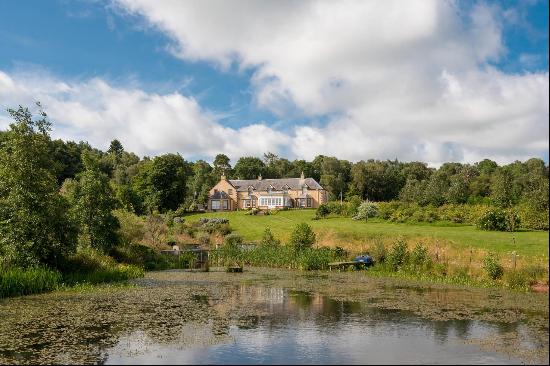 An exceptional country house with beautiful gardens and far-reaching views of the surround