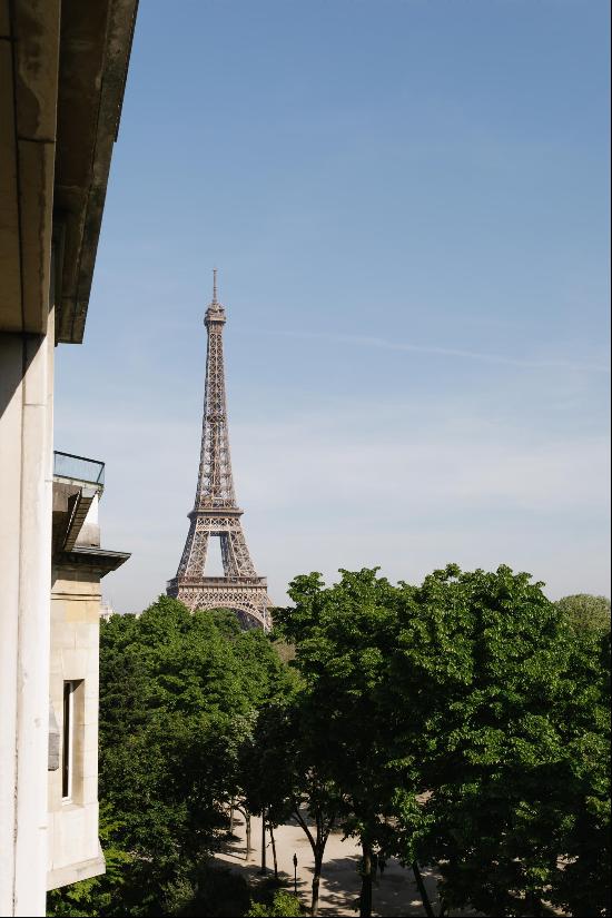 Amazing apartment with an unobstructed view of the Champ de Mars and the Eiffel Tower.