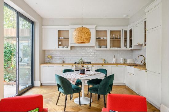 A special interior designed two bedroom mews in Notting Hill and Holland Park, W11