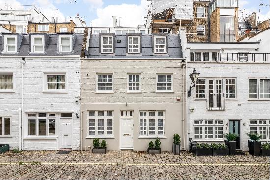 Beautifully presented three double bedroom mews house in W2.