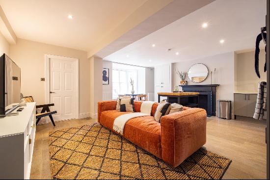 Two bedroom apartment for sale in W2.