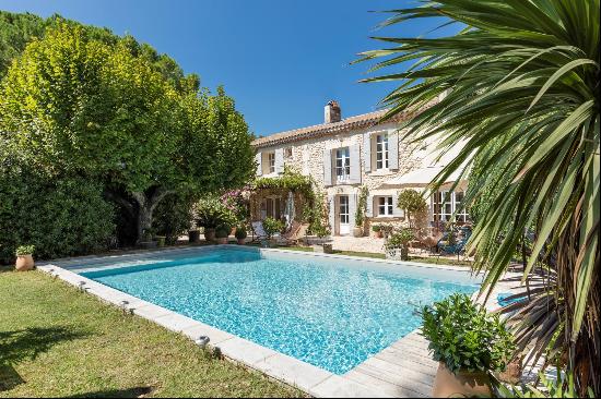 A charming village farmhouse for sale in Paradou.