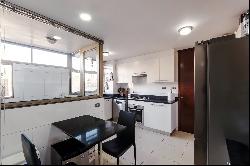 3 bedrooms apartment plus service room in Parque Bicentenario area.