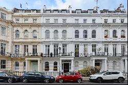 Exceptionally grand six bedroom townhouse in Notting Hill