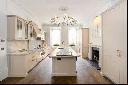 Exceptionally grand six bedroom townhouse in Notting Hill