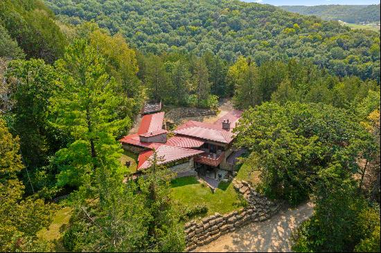 Iconic Architectural Retreat