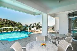 House in an exclusive condominium in Joatinga with stunning ocean views