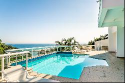 House in an exclusive condominium in Joatinga with stunning ocean views