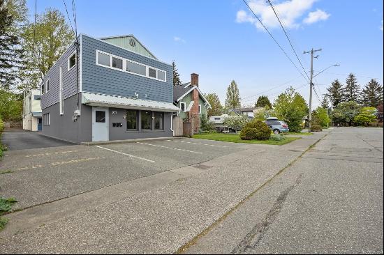 Courtenay Commercial Sale