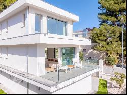 Luxurious contemporary villa for sale in downtown Aix-en-Provence