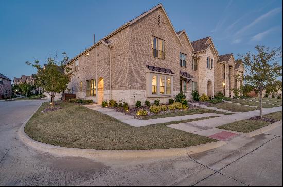 Bright Las Colinas Townhome