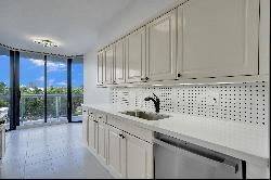 3640 Yacht Club Dr, #404, Aventura, FL