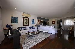 Beautiful furnished single-level penthouse in Jardim Oceanico, move-in ready