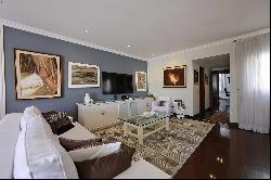 Beautiful furnished single-level penthouse in Jardim Oceanico, move-in ready