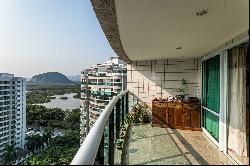 Duplex penthouse with stunning views of Lagoa and Barra Beach