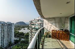 Duplex penthouse with stunning views of Lagoa and Barra Beach