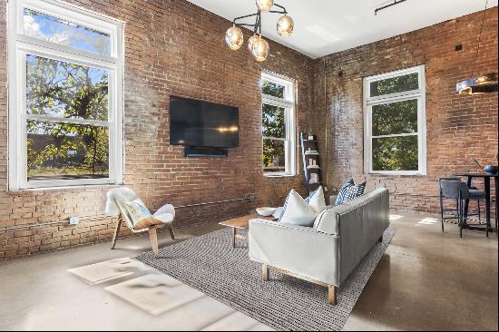 Fully Renovated Loft In Gated Castleberry Hill Community!