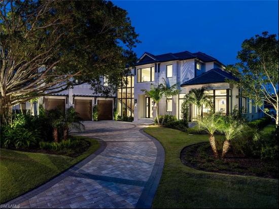 3131 Gin LN, Naples, FL, 34102, USA