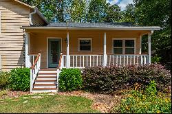 Charming Country-style Cottage in Sought-after Deerwood