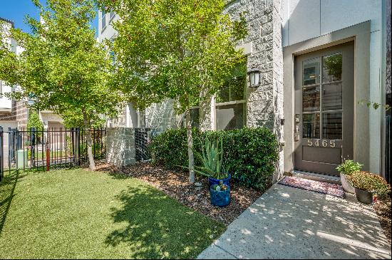 Picture Perfect Townhome in Prime Location