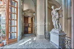 Ancient apartment in the heart of the historical center