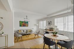 Spacious two-bedroom apartment with Green Park views