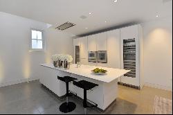 Spacious and contemporary mews luxury property in Marylebone