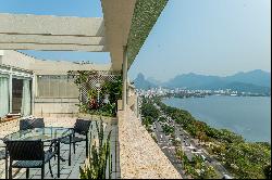 Renovated duplex penthouse with stunning views of Lagoa Rodrigo de Freitas