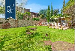 Renovated farmhouse with olive grove and vineyard for sale in the province of Pisa