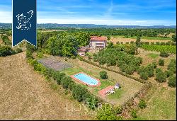 Luxury villa surrounded by nature for sale between Arezzo and Siena