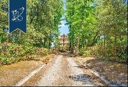 Luxury villa surrounded by nature for sale between Arezzo and Siena