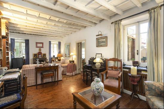 Elegant apartment in bare ownership in the heart of Rome