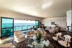 Spacious property with oceanfront view in the Quadrilateral