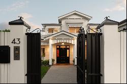 Grand-scale Family Perfection Combining Privacy, Luxury and Liveability