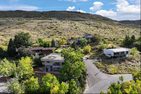 Amazing Mountain Views and Unparalleled Serenity in this Unique Treehouse Abode