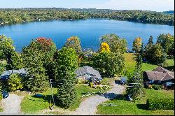 Picturesque Peninsula Lake