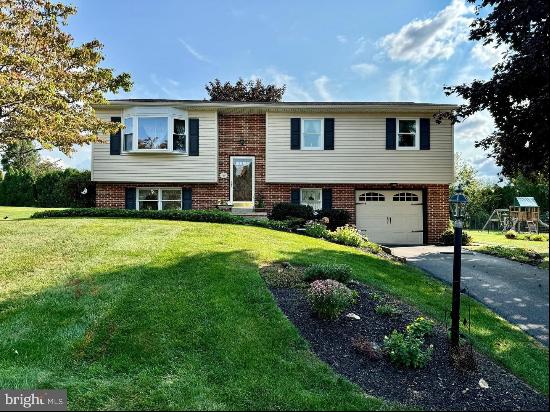 2444 Douglas Drive, Lancaster PA 17602