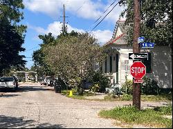 2731 Onzaga Street Unit 1A, New Orleans LA 70119