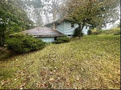 400 Oaklake Rd, Upper Burrell PA 15068