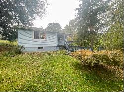 400 Oaklake Rd, Upper Burrell PA 15068