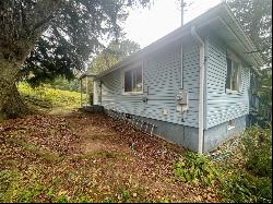 400 Oaklake Rd, Upper Burrell PA 15068