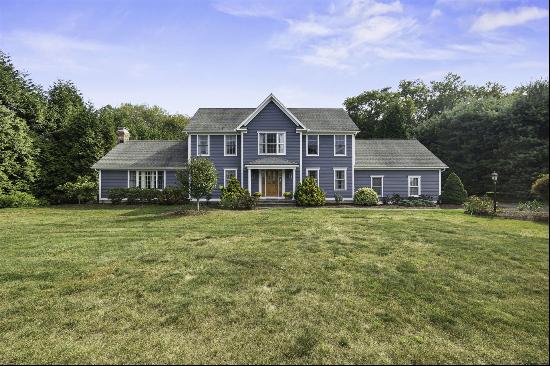 18 Roseview Court, Trumbull CT 06611