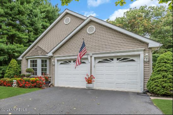 65 Skyline Drive, Lakewood NJ 08701